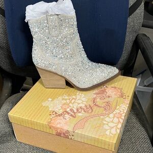 Very G Women's Pearl Embellished Heeled Boots